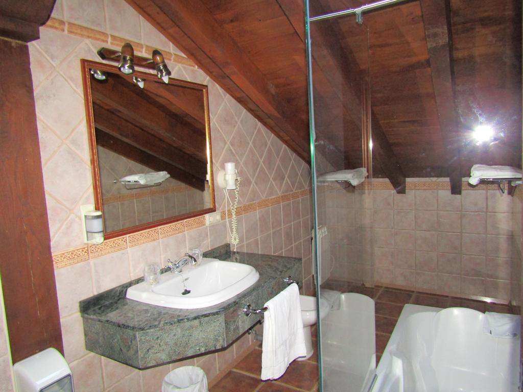 Posada La Venta De Quijas Buitenkant foto